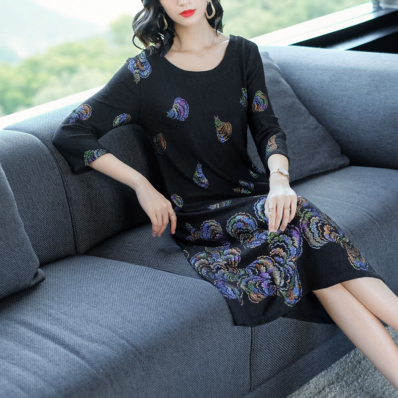 婆婆真会打扮,把去年的秋装全扔了!换上新款,嫩得像个美少女