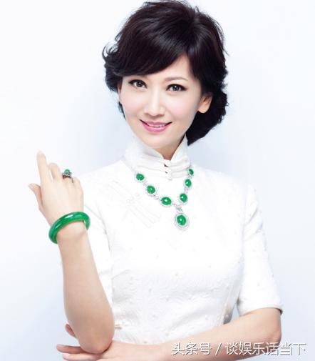 赵雅芝迷人的五张照片，第一张美丽优雅，图五让我根本移不开眼睛