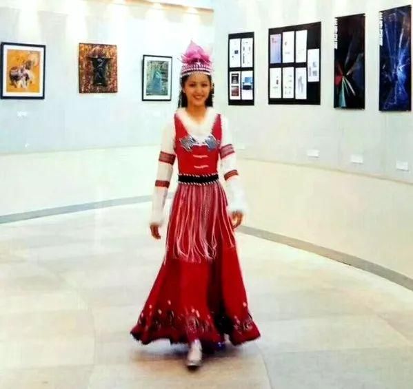 天呐| 佟丽娅旧照曝光!原来她和大S一样曾经是黑肉底?