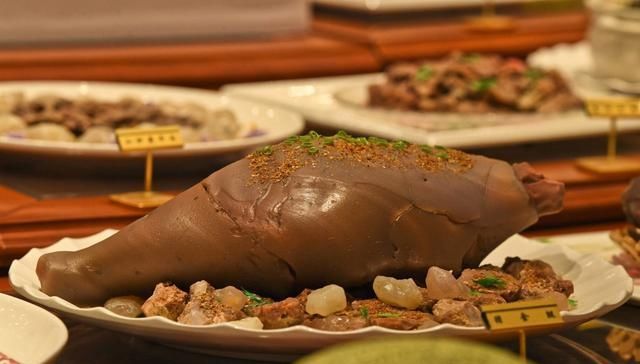  实拍：实拍1088道菜的“天下第一宴”，宴席占地222平米，估价6.