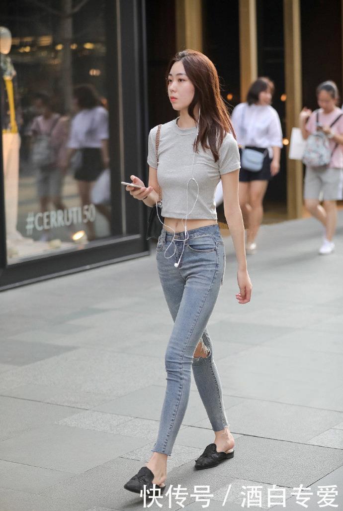  [位小姐姐]夏日选择破洞牛仔裤穿搭，清爽个性又显身材，让你的美不再低调