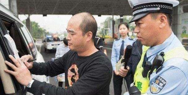  驾照@交通部新消息：驾照政策放宽，老百姓乐开花，终于办了件人