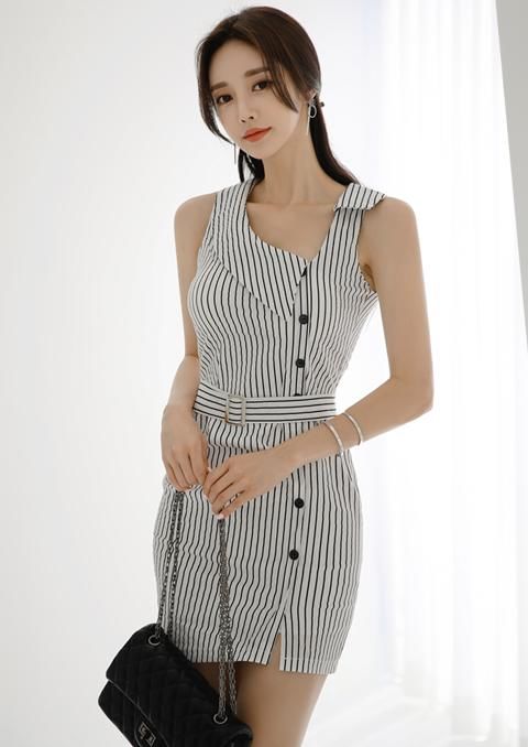  『工作』竖纹职业套裙，翻领吊带紧跟时尚，即使工作同样也可以美美的