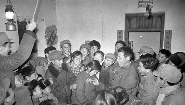 80年代的农村,我们晚上睡觉家里都是不用锁门的,就连家里的牲口也是外面栓着