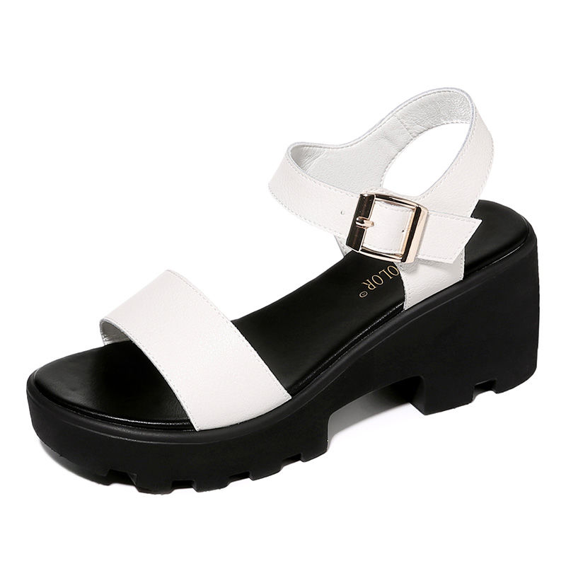 过30的女人，不要穿小白鞋了，穿高跟凉鞋，释放你的女人味