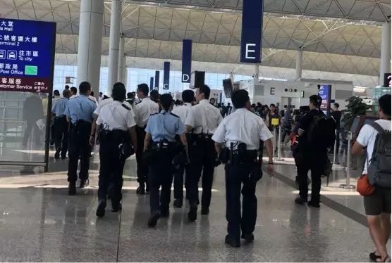 禁制令生效，禁止任何人非法或意图阻碍香港机场运作