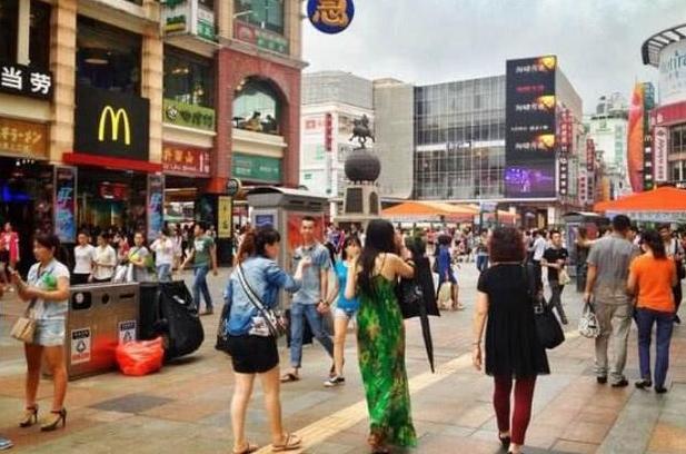 只出现在桥上“广州鬼市”，看中什么都能卖，但一到天亮就会消失