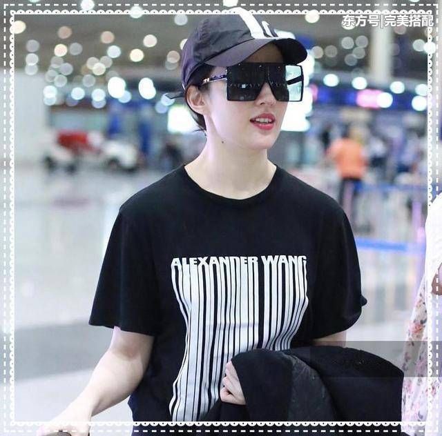 当刘亦菲和李菲儿同穿一件T恤衫，网友:再也找不到不减肥理由了