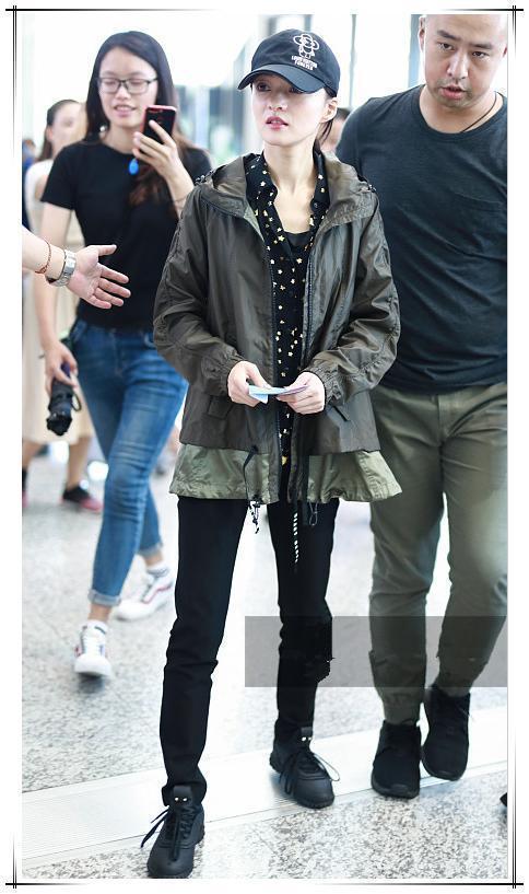 张韶涵真有86斤？最小号紧身裤都撑不起。