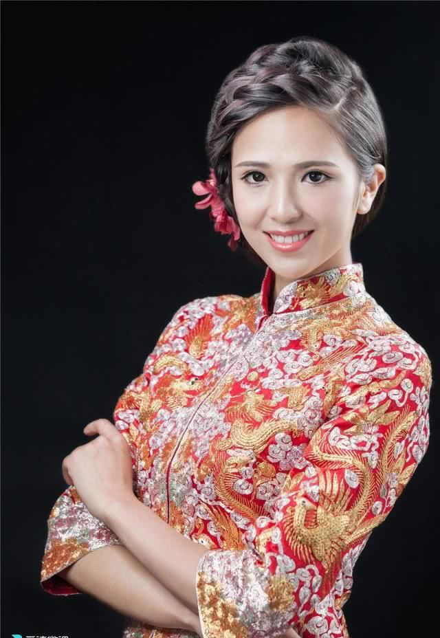  前额区：新中式风格造型设计——编辫盘发