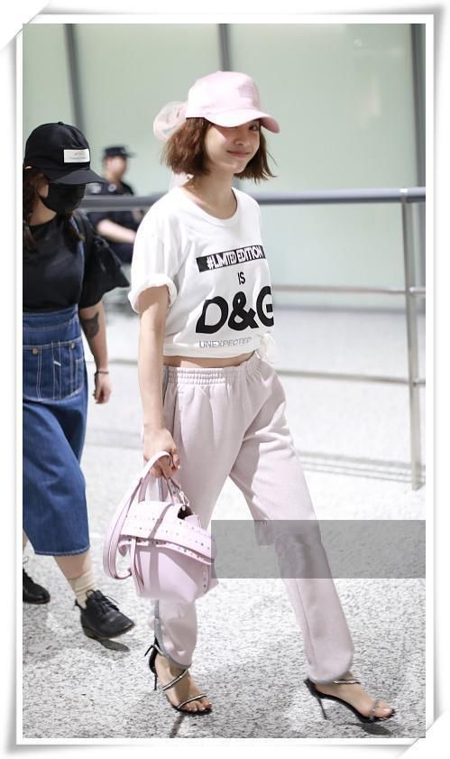 王心凌明明比蔡依林还高2cm，可同穿阔腿裤，却是超模和嫩模差距