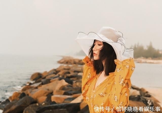 写真■小姐姐躺在海边礁石上,拍一组让人心动的沙滩写真