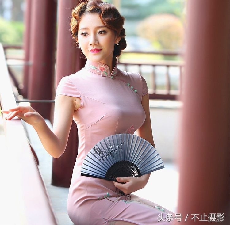 不止摄影:粉色靓影，旗袍佳人，优雅动人