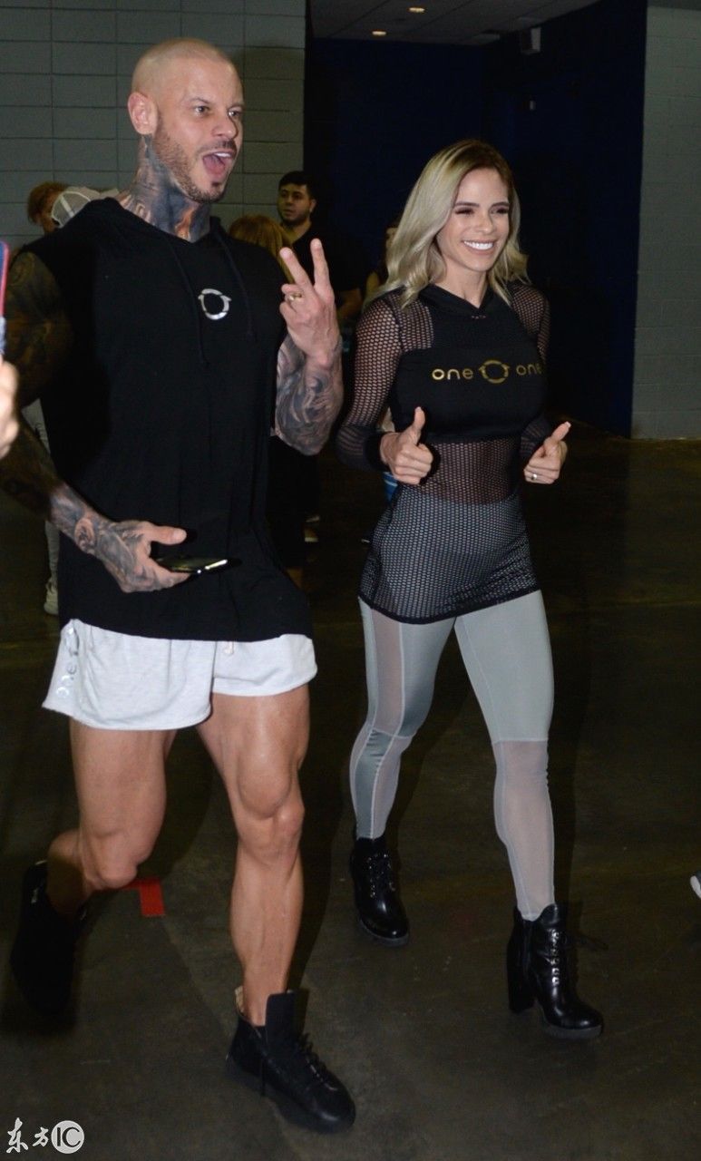 健美女神米歇尔勒温身体强壮身材美丽