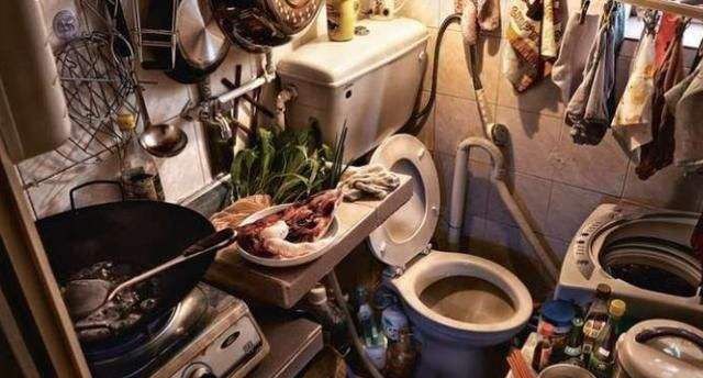 每天睡在半个“停车位”里，香港穷人们的生活，看完无比心酸！