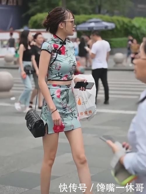 「 别致」故意将旗袍中间剪去3cm秀腰,我承认我嫉妒了,小姐姐真有心机