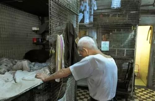 没见过香港的“棺材房”，就别说自己过得不幸福