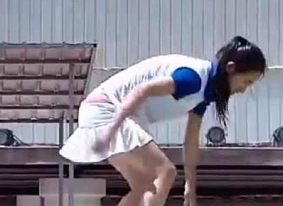 本以为闯关节目中最尴尬的时掉抹胸,没想到这