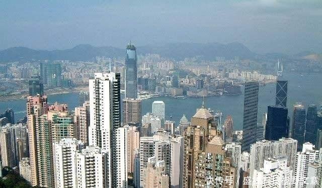 香港一家三口仅住8平米，4平米房屋比比皆是，看后让人心酸