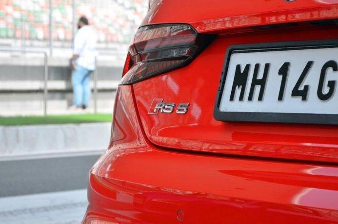 奥迪跑车体验 - 奥迪RS5轨道驱动器