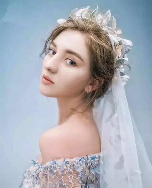  『婚纱』选完婚纱还有头纱，选对头纱，拥有你的超甜头纱吻