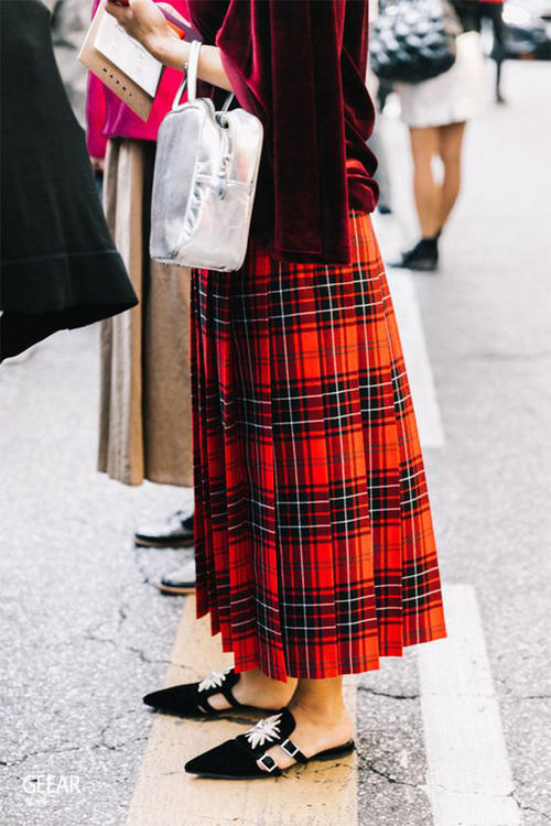 让时尚达人教你把格子裙怎样穿出经典时髦感!