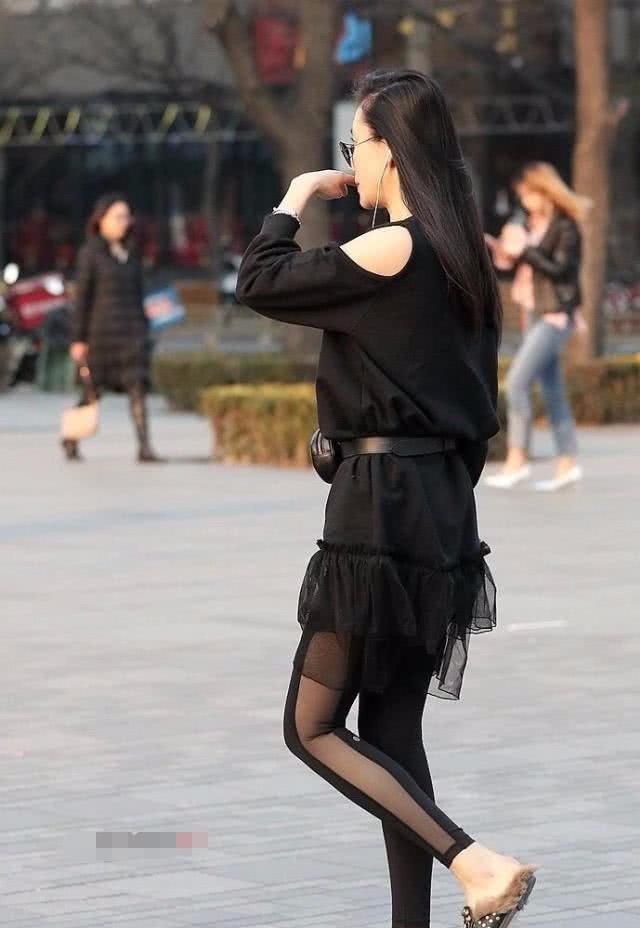 2018最流行的打底裤风格，穿的就是线条感，舒适也挡不住美！