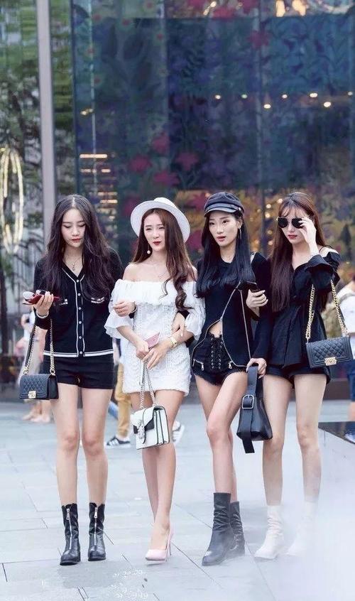 街拍:一排长腿美腿如玉高挑妹纸真是亮瞎眼了