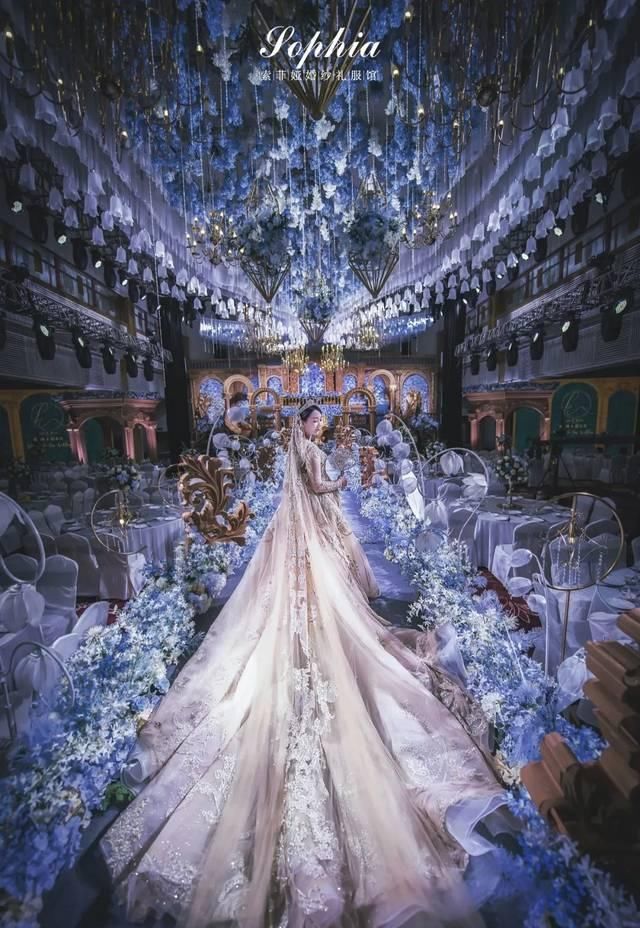  婚纱：婚礼当天婚纱礼服要选几套？答案在这儿！