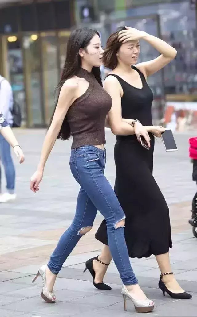 东莞街拍, 图一美女20万娶回家, 家里拆迁, 50万娶回图三的性感美