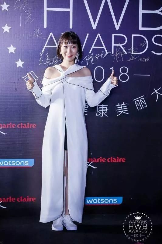 惊讶| 热Skr人的夏天，景甜居然用爽身粉当防晒?!