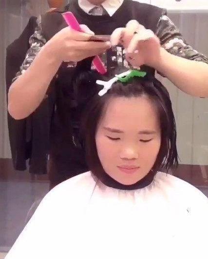 大脸妹剪头之前自卑不已, 剪完之后, 美的自己认不出