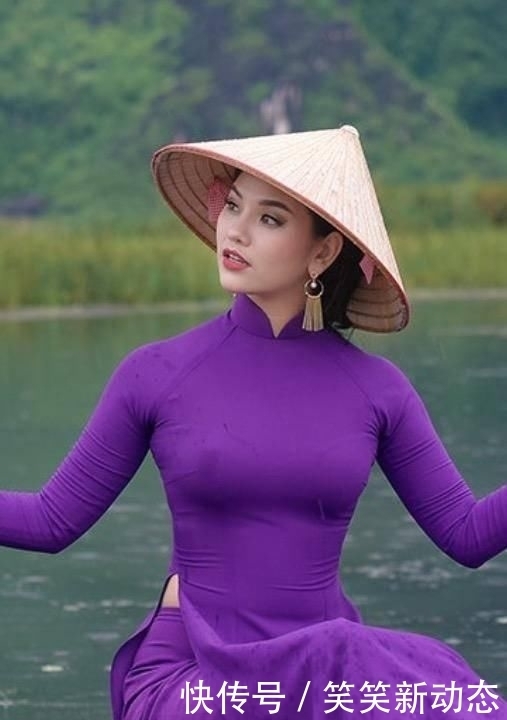 小河:街拍:小河里的丝滑长裙小姐姐,温文尔雅!