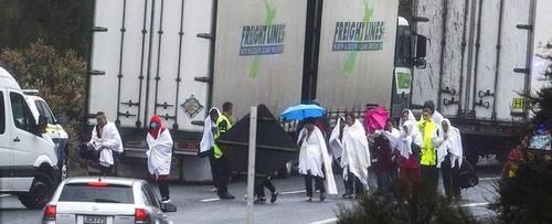 新西兰一旅游大巴侧翻致中国游客死亡