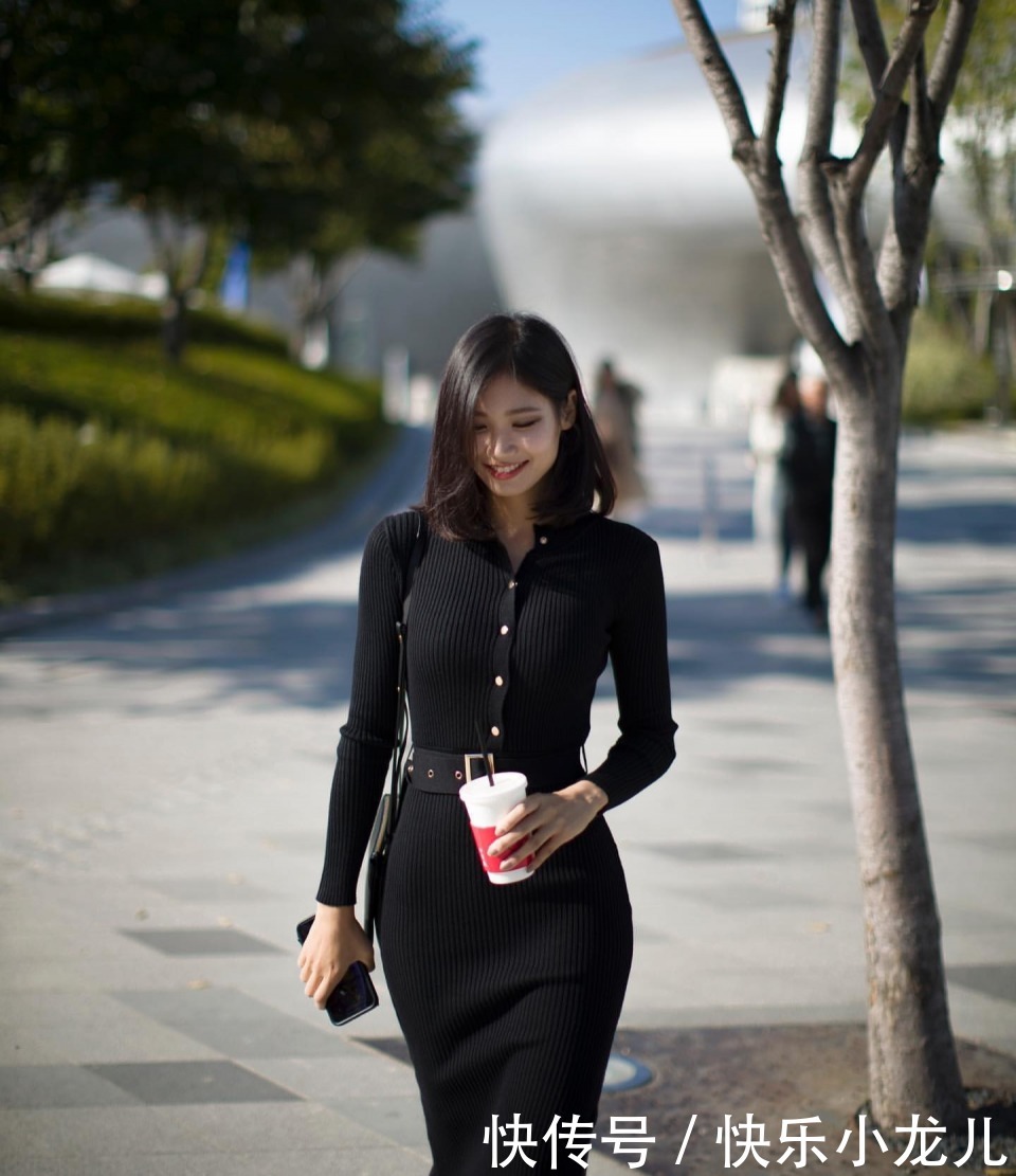 搭配|时尚穿搭:黑色连衣裙搭配,性感迷人