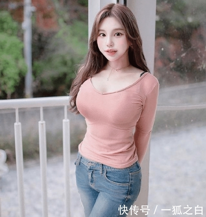 修身款式|讲真的,这种“蚂蚁”腰线,穿修身上衣非常好看吧?