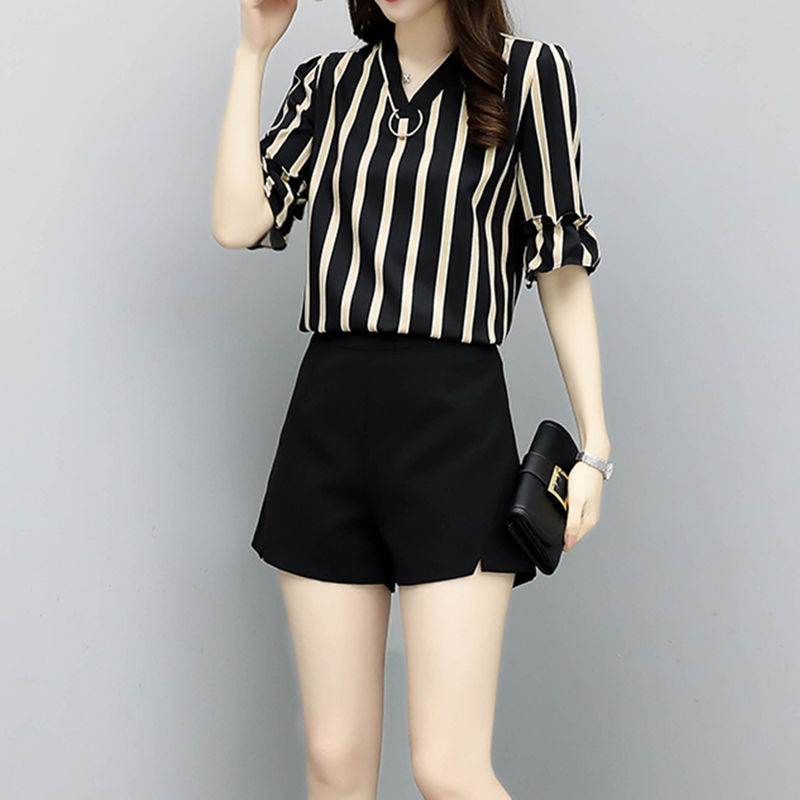 昨天才上市的短裤套装，媳妇一口气买5件，配高跟鞋穿，更迷人了