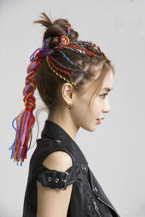 杨幂的彩色脏辫好时髦 Angelababy的也超俏皮