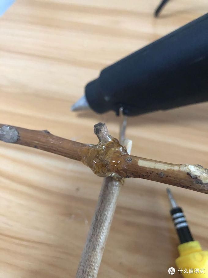  「便宜」最便宜而且家里都有的东西做一个屏幕挂灯。教程简单粗暴。