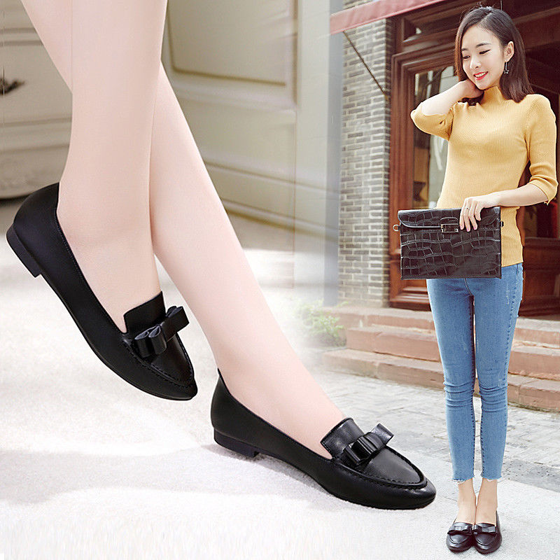 40岁女人少穿高跟鞋，穿潮流平底鞋透气不累脚，洋气有范显腿瘦