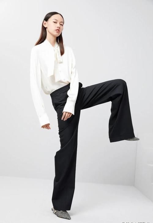  [着装]一条完美裤装或半裙，提升着装质感同时，还能给上衣带来一次新生