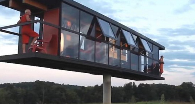 美国一个奇特的房子，房子里的人要保持两端平衡，否则就会倾斜！