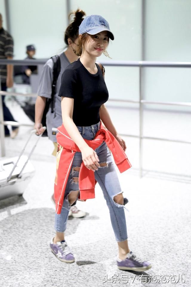 蔡依林这一身从前面看平平无奇,但她转身的瞬间,网友们都呆住了