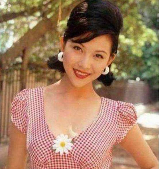 『轮回』30 年前流行的时尚单品,可能你妈妈也穿过,快看看你家有没有
