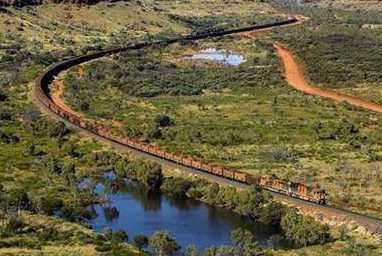  公里■世界最长火车，7公里长一眼望不到头，重10万吨需8个车头