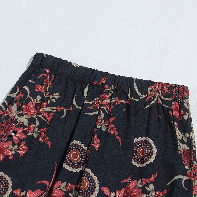 若你是55岁，提倡别穿紧身裤，学下面女人穿这款裤子，又美又嫩