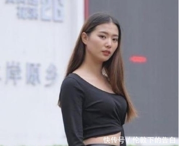  【微胖】街拍微胖身材的小姐姐，身材紧致动人，养眼又好看