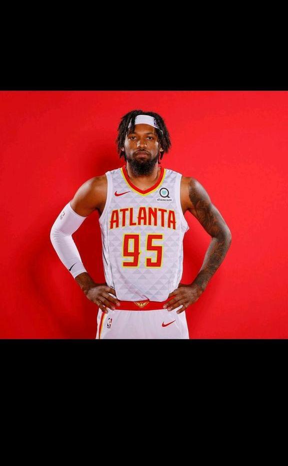 飞人，林书豪领衔老鹰新赛季定妆照