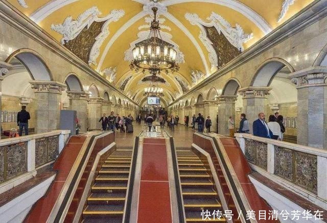 『国家的地铁』老外评价日中俄三国地铁,日本安静,俄罗斯艺术,中国就俩字!