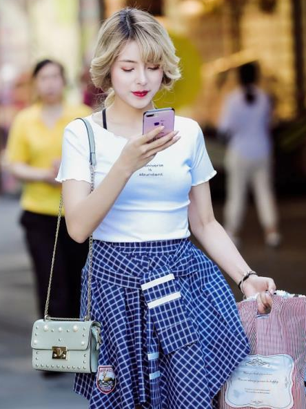 秀丽端庄包臀裙美女，气质若兰身姿苗条身材，活力四射